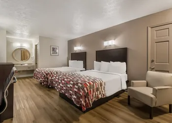 Red Roof Inn Crossville hotel thumbnail 7