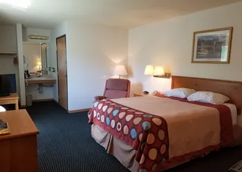 Super 8 by Wyndham Phillips hotel thumbnail 5