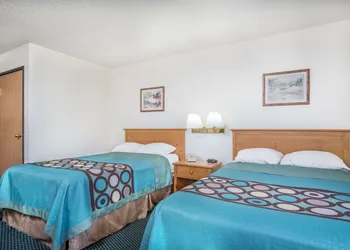 Super 8 by Wyndham Phillips hotel thumbnail 7