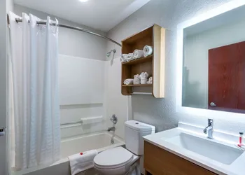 Microtel Inn & Suites by Wyndham Burlington hotel thumbnail 8