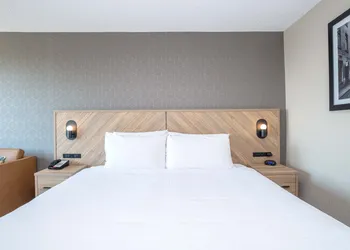 Sandman Hotel Montreal - Longueuil hotel thumbnail 5