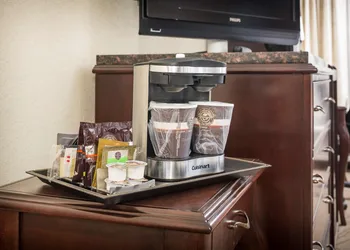 DoubleTree by Hilton Boston - Milford hotel thumbnail 7
