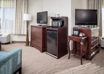 DoubleTree by Hilton Boston - Milford hotel thumbnail 8