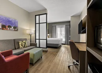 Comfort Suites Charleston West Ashley hotel thumbnail 8