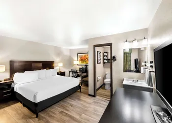 Americas Best Value Inn Marquette hotel thumbnail 6