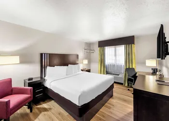 Americas Best Value Inn Marquette hotel thumbnail 8