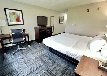 Baymont by Wyndham Marinette hotel thumbnail 7