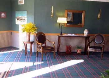 Whitman Motor Lodge hotel thumbnail 3