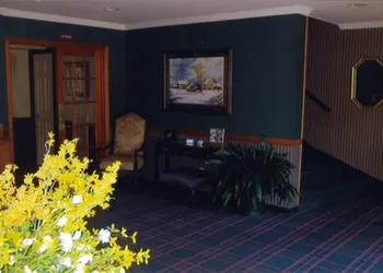 Whitman Motor Lodge hotel thumbnail 4