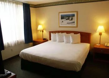 Country Inn & Suites by Radisson, Lansing, MI hotel thumbnail 7