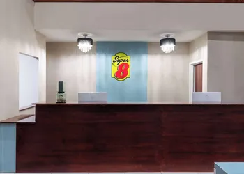 Super 8 by Wyndham Lubbock West hotel thumbnail 2