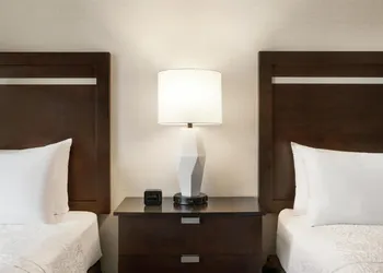 Hampton Inn Portland Downtown - Waterfront hotel thumbnail 8