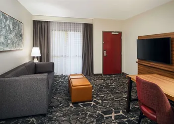 Embassy Suites by Hilton Hampton Convention Center hotel thumbnail 6