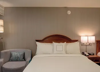 Courtyard by Marriott Chapel Hill hotel thumbnail 7