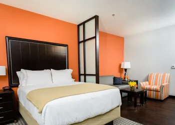 Holiday Inn Express & Suites Austin NW - Arboretum Area by IHG hotel thumbnail 2