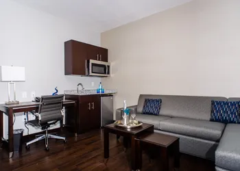 Holiday Inn Express & Suites Austin NW - Arboretum Area by IHG hotel thumbnail 5