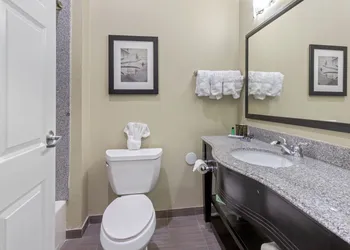 Wingate by Wyndham Lake Charles Casino Area hotel thumbnail 5