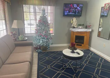 Red Roof Inn & Suites Hinesville hotel thumbnail 2