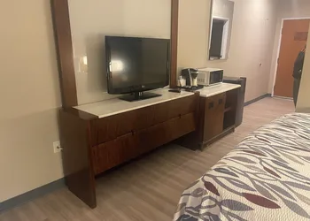 Red Roof Inn & Suites Hinesville hotel thumbnail 6