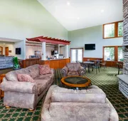 Howard Johnson by Wyndham Traverse City hotel detail image 3