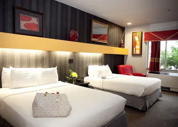 Metropolis Resort hotel thumbnail 4