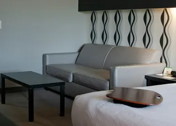 Metropolis Resort hotel thumbnail 6