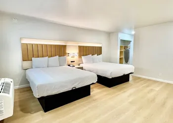 Nob Hill Motor Inn hotel thumbnail 4