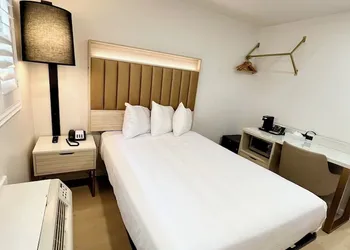 Nob Hill Motor Inn hotel thumbnail 8