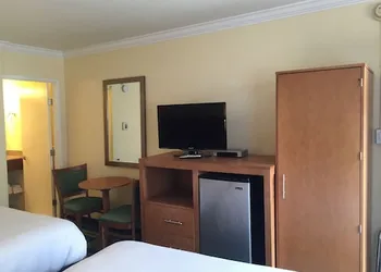 Surf Motel hotel thumbnail 3