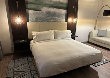 Chicago Marriott Northwest hotel thumbnail 7