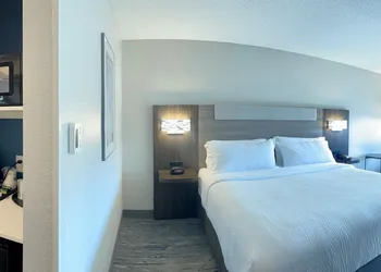 Holiday Inn Express & Suites Marquette by IHG hotel thumbnail 3