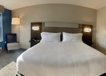 Holiday Inn Express & Suites Marquette by IHG hotel thumbnail 6