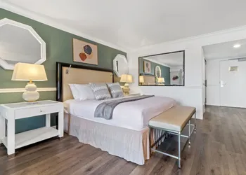 Ascot Suites hotel thumbnail 6