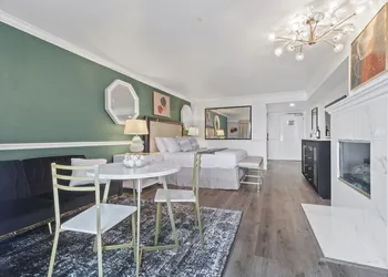 Ascot Suites hotel thumbnail 8