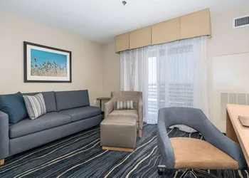 Best Western Plus Marina Gateway Hotel hotel thumbnail 6
