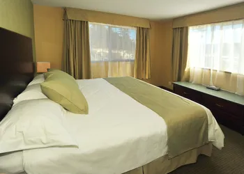 Ramada by Wyndham Williams Lake hotel thumbnail 4