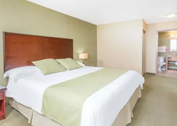 Ramada by Wyndham Williams Lake hotel thumbnail 5