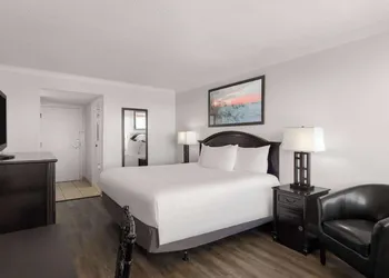 Wyndham Garden Fort Walton Beach Destin hotel thumbnail 7