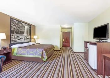 Super 8 by Wyndham Hull Street Midlothian / Richmond Area hotel thumbnail 4