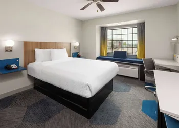 Microtel Inn & Suites by Wyndham Buda Austin South hotel thumbnail 6