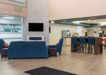 Comfort Suites Elgin Northwest hotel thumbnail 3