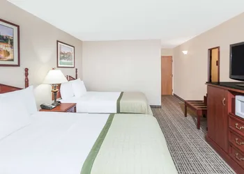 Baymont by Wyndham Elkhart hotel thumbnail 5
