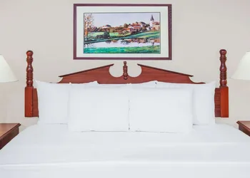Baymont by Wyndham Elkhart hotel thumbnail 6