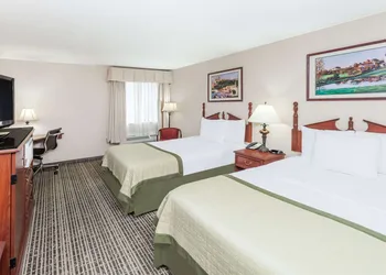 Baymont by Wyndham Elkhart hotel thumbnail 8