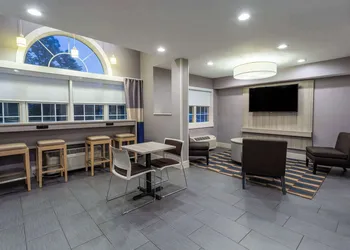 Microtel Inn & Suites by Wyndham Bethel/Danbury hotel thumbnail 2