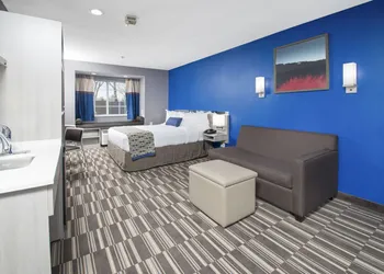 Microtel Inn & Suites by Wyndham Bethel/Danbury hotel thumbnail 5