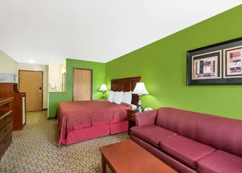 Days Inn & Suites by Wyndham Wichita hotel thumbnail 3