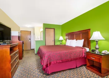 Days Inn & Suites by Wyndham Wichita hotel thumbnail 5