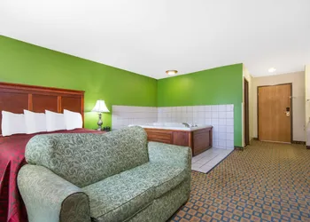Days Inn & Suites by Wyndham Wichita hotel thumbnail 6