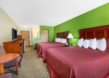 Days Inn & Suites by Wyndham Wichita hotel thumbnail 7